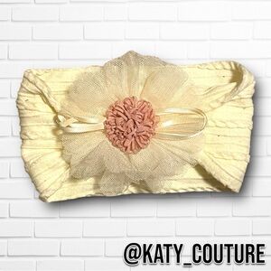 SHEIN BABY LACE SUNFLOWER HEADBAND, ONE SIZE, NWOT.